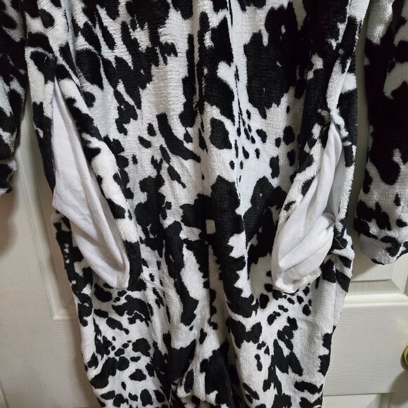 Adult Sized Cow Onesie, Secret Treasures Size Women L (12-14) - Picture 10 of 10